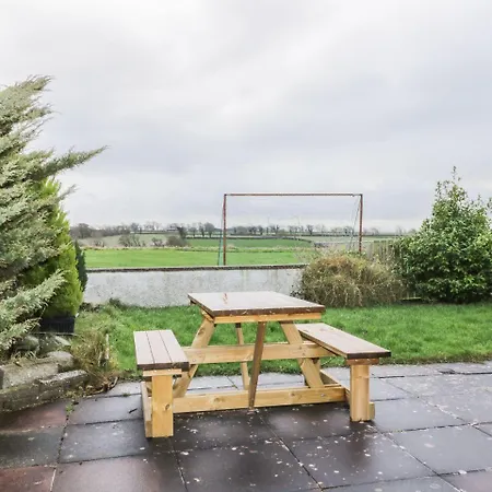 Sandy Ash, * Wigton
